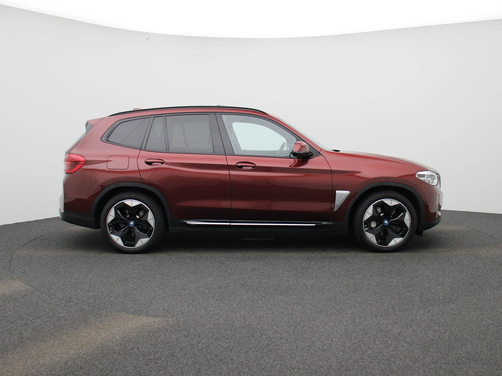 BMW-iX3-image-5