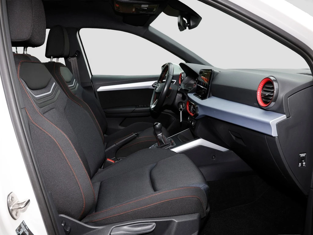 SEAT-Arona-image-6
