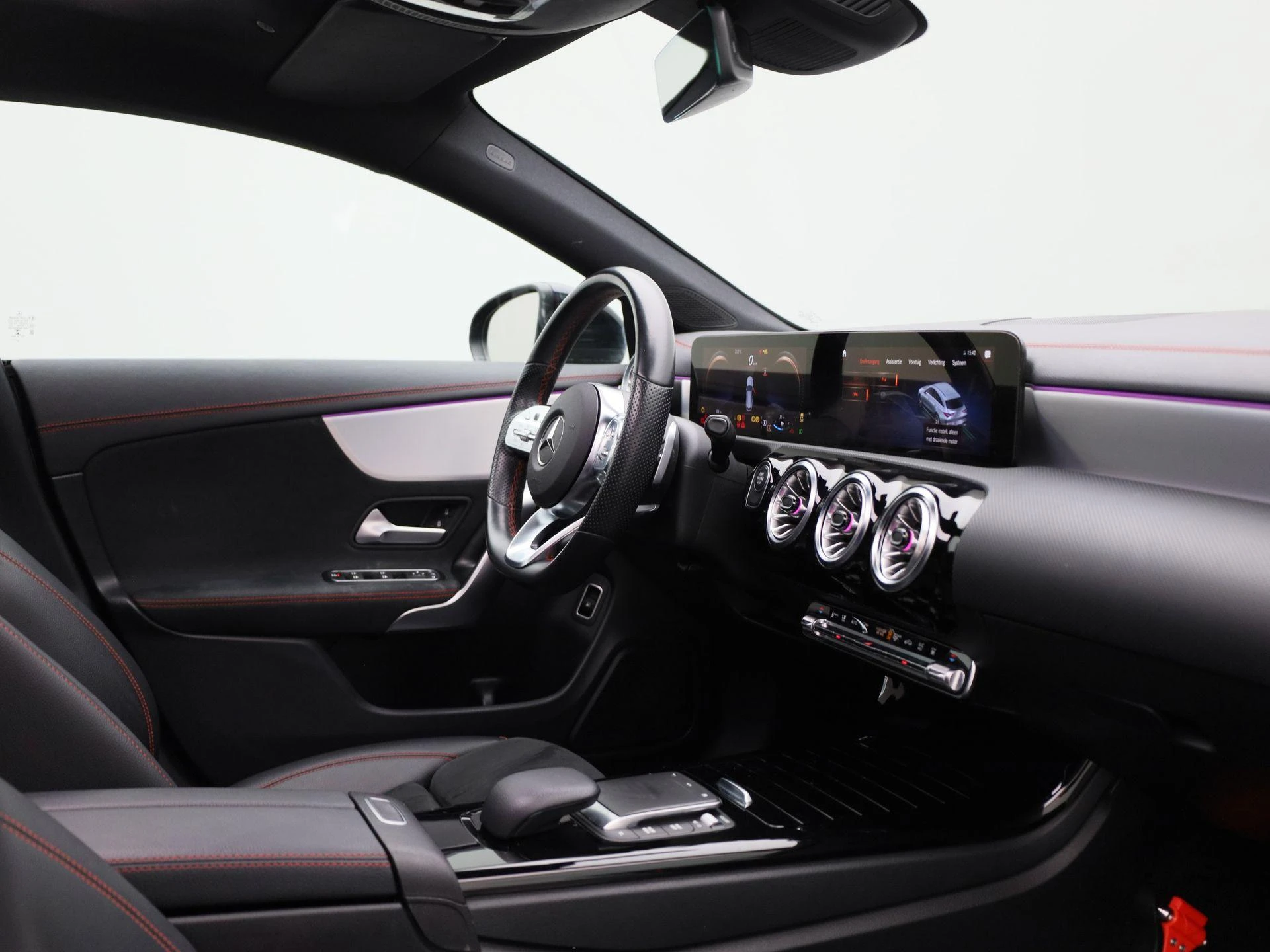 Mercedes-Benz-CLA-image-35
