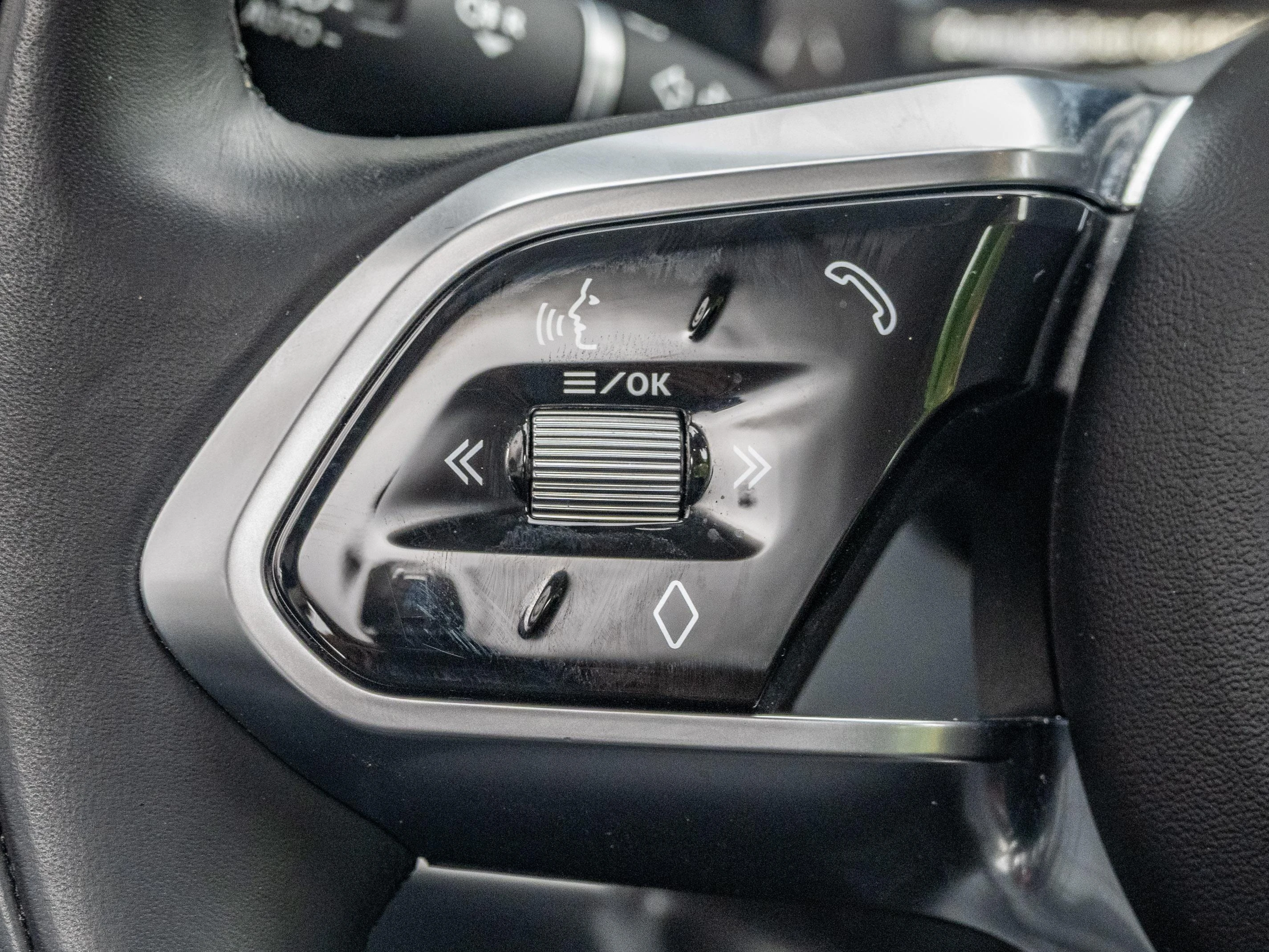 Jaguar-I-PACE-image-18