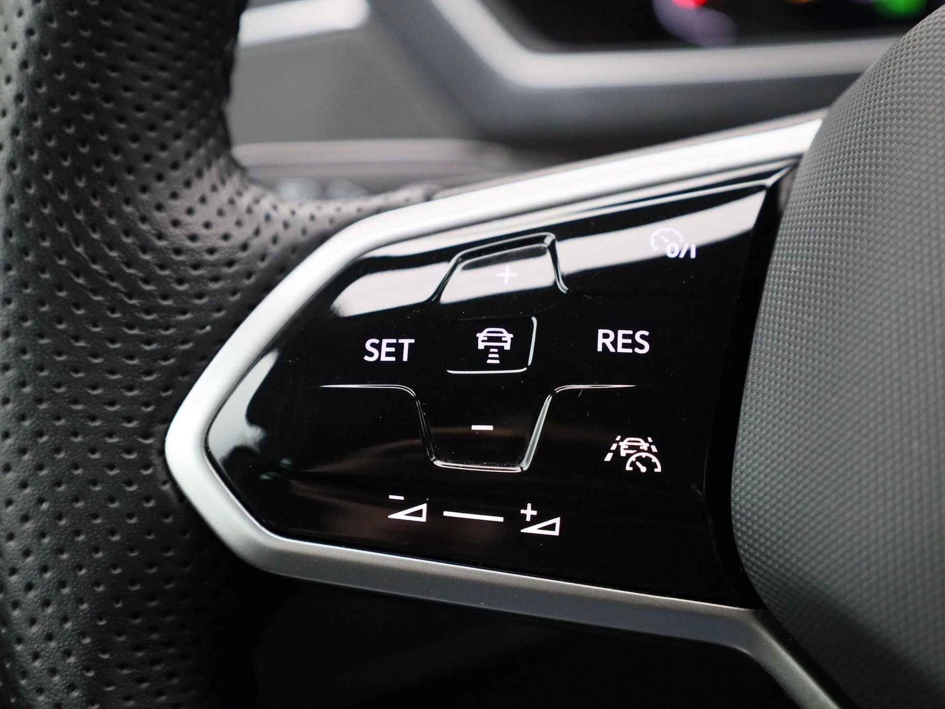 Volkswagen-Tiguan-image-18