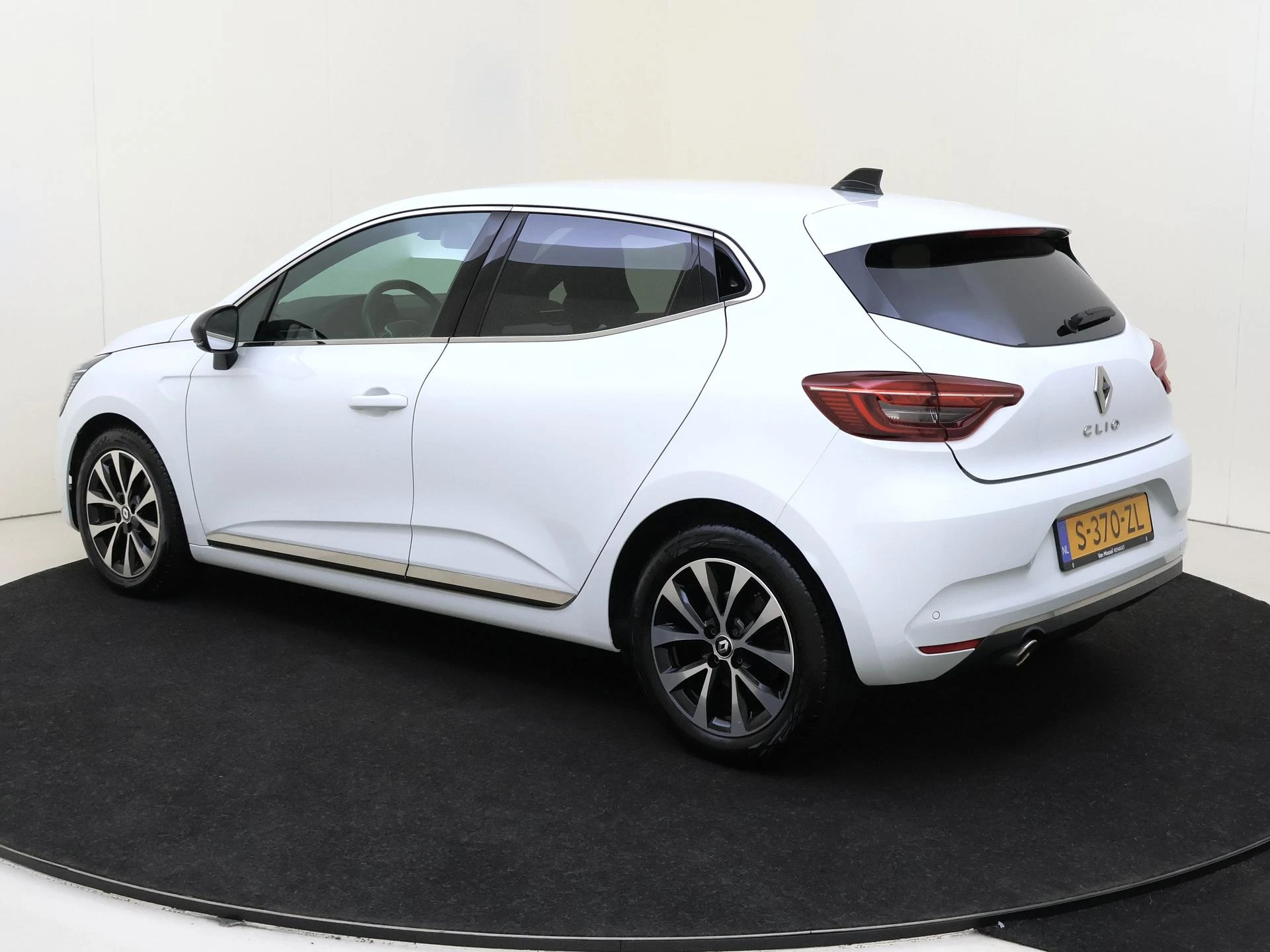 Renault-Clio-image-2