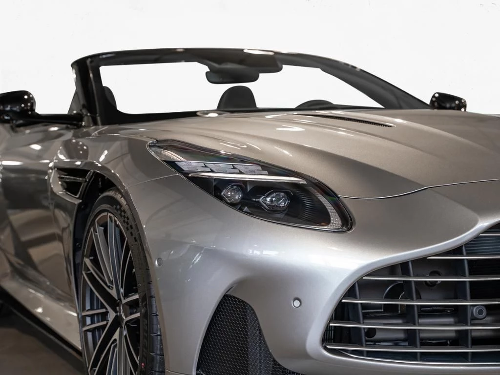 Aston Martin-DB12-image-16