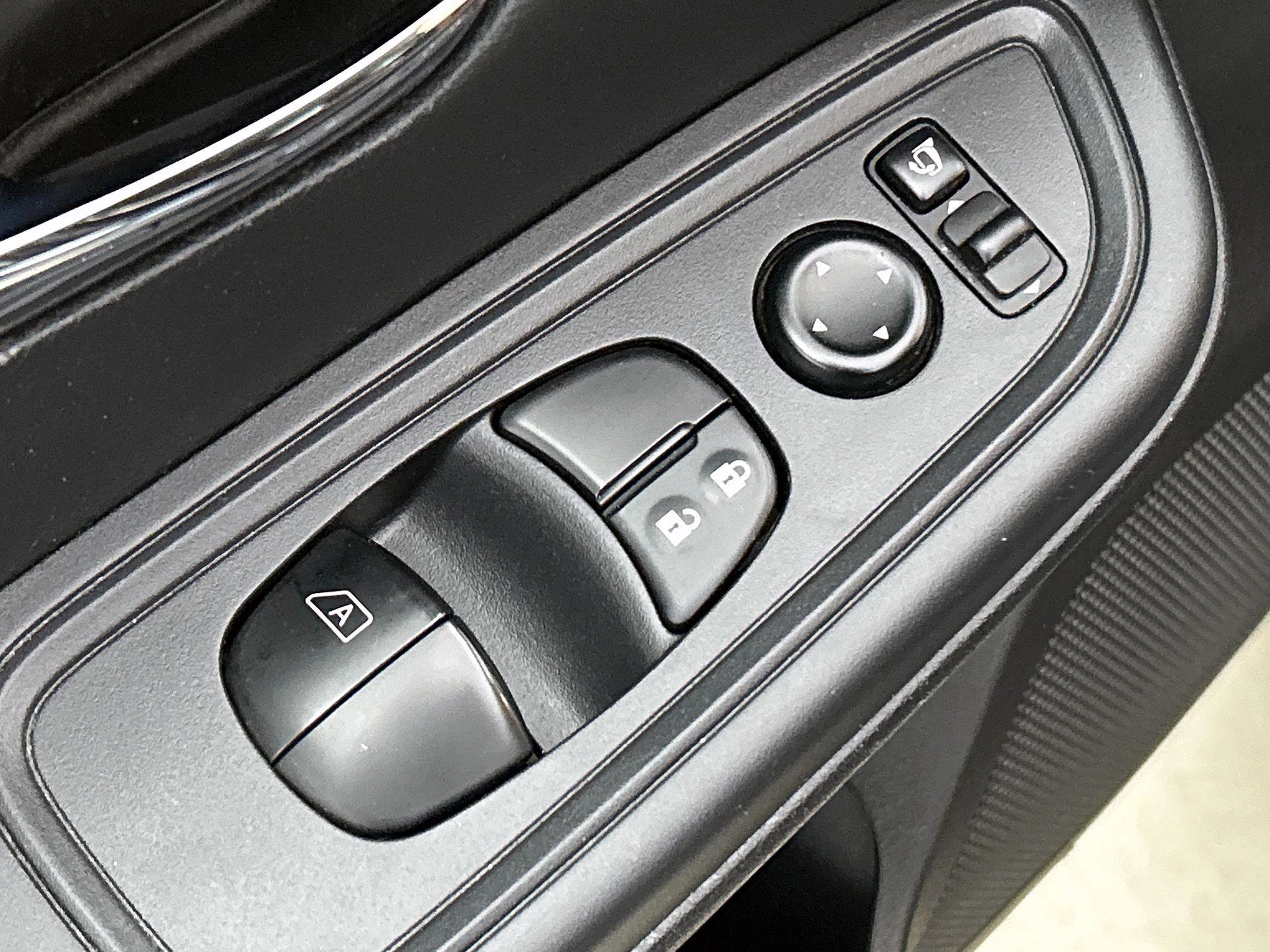 Nissan-Micra-image-8