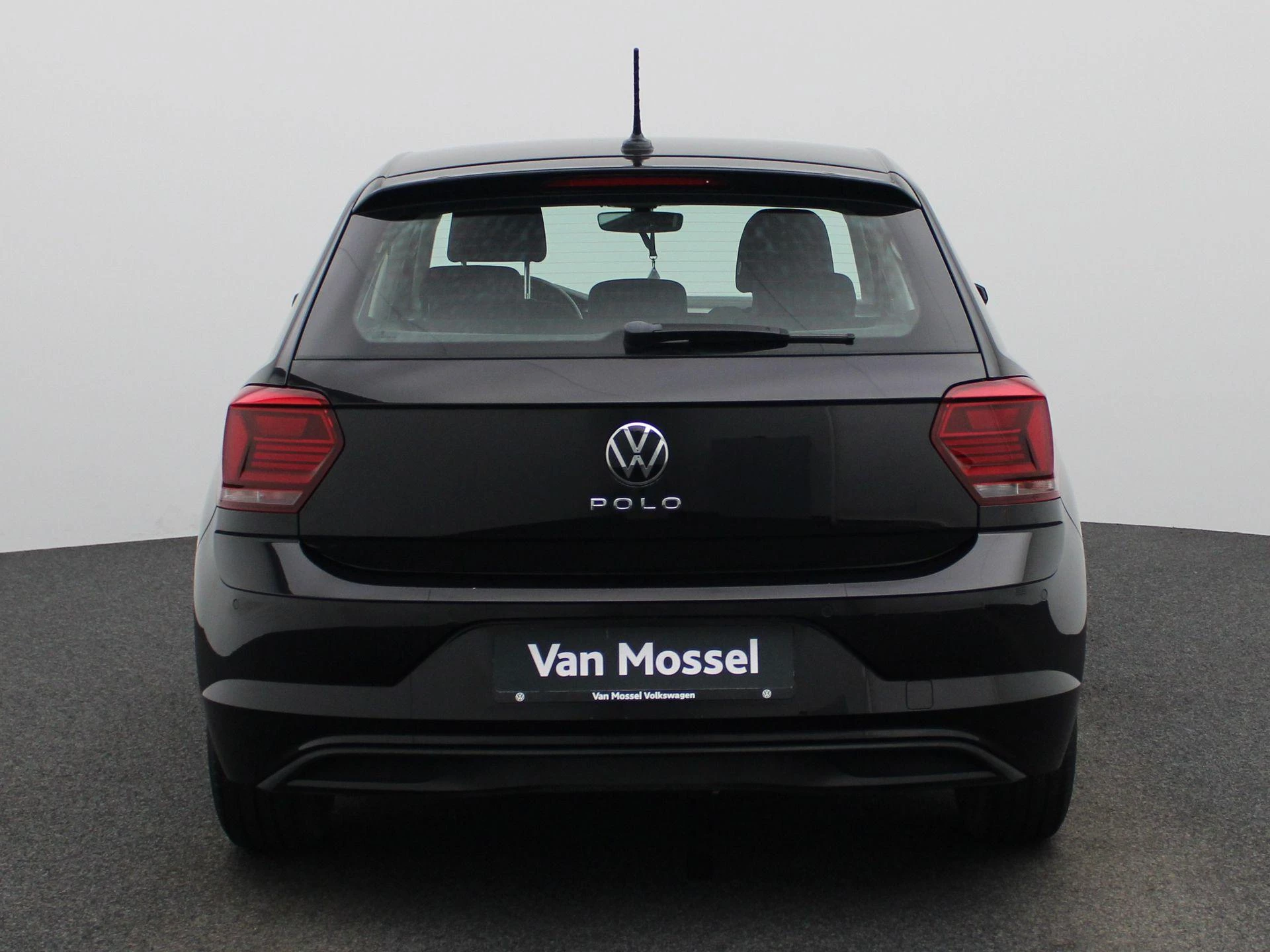 Volkswagen-Polo-image-4