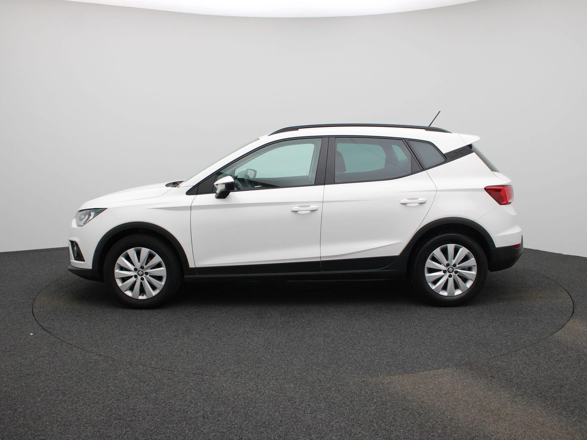 SEAT-Arona-image-3