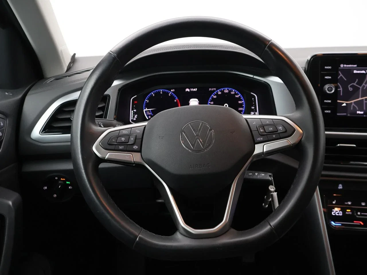 Volkswagen-T-Roc-image-9