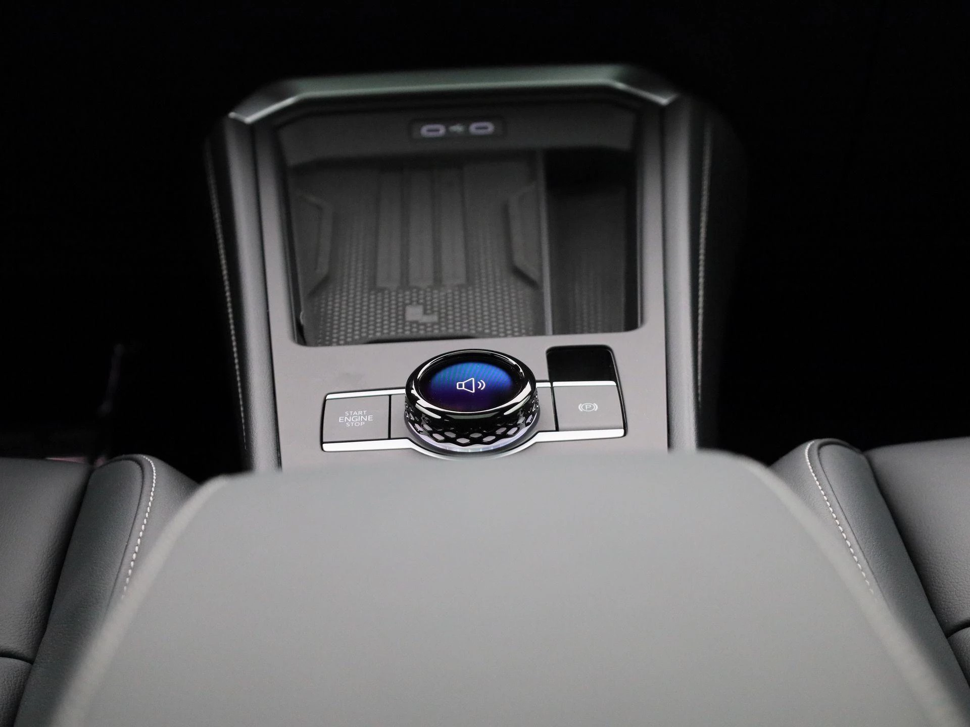 Volkswagen-T-Roc-image-9