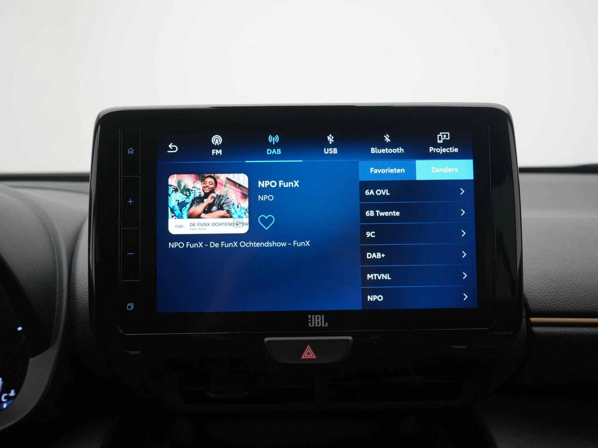 Toyota-Yaris Cross-image-12