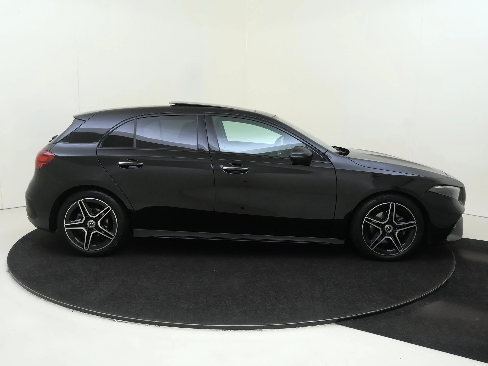 Mercedes-Benz-A-Klasse-image-8