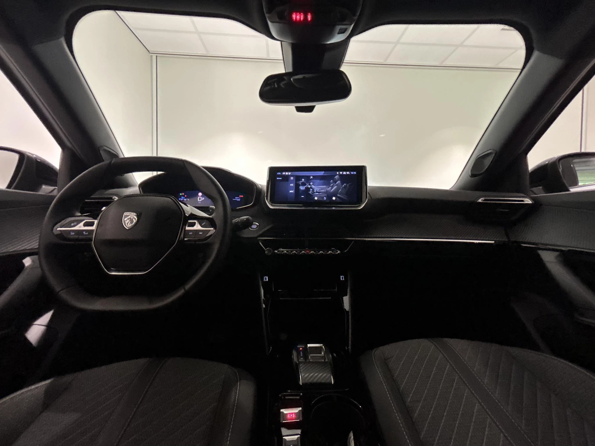 Peugeot 2008 1.2 Hybrid 145 Allure