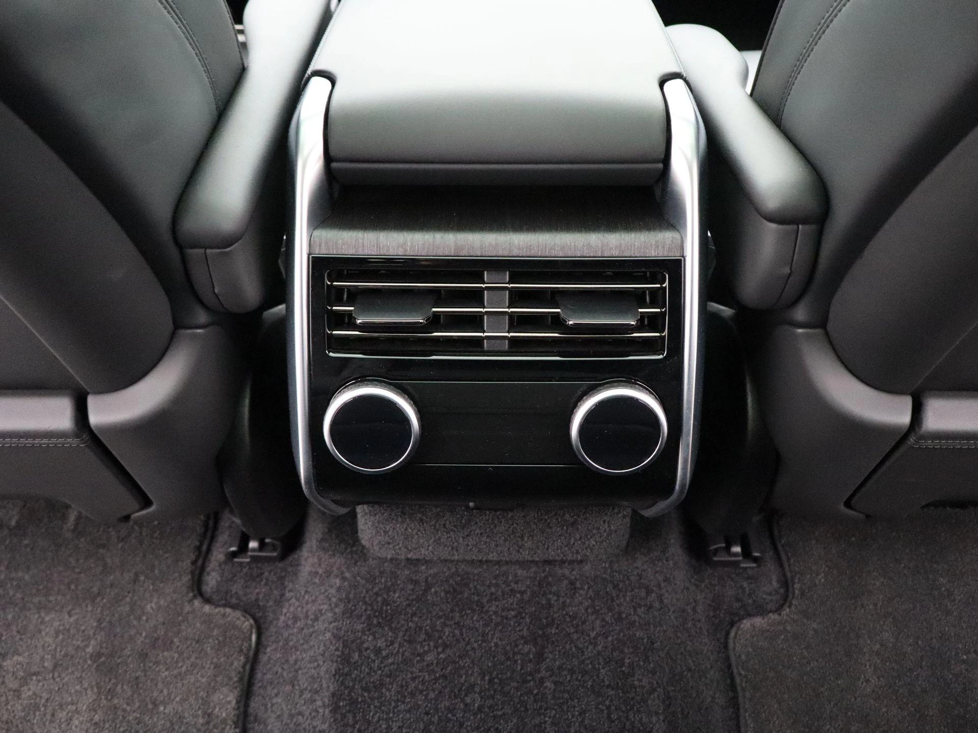 Land Rover-Range Rover-image-42