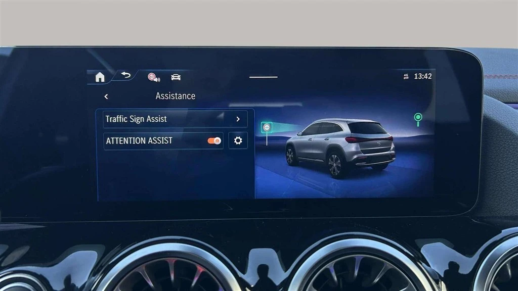 Mercedes-Benz-EQA-image-19