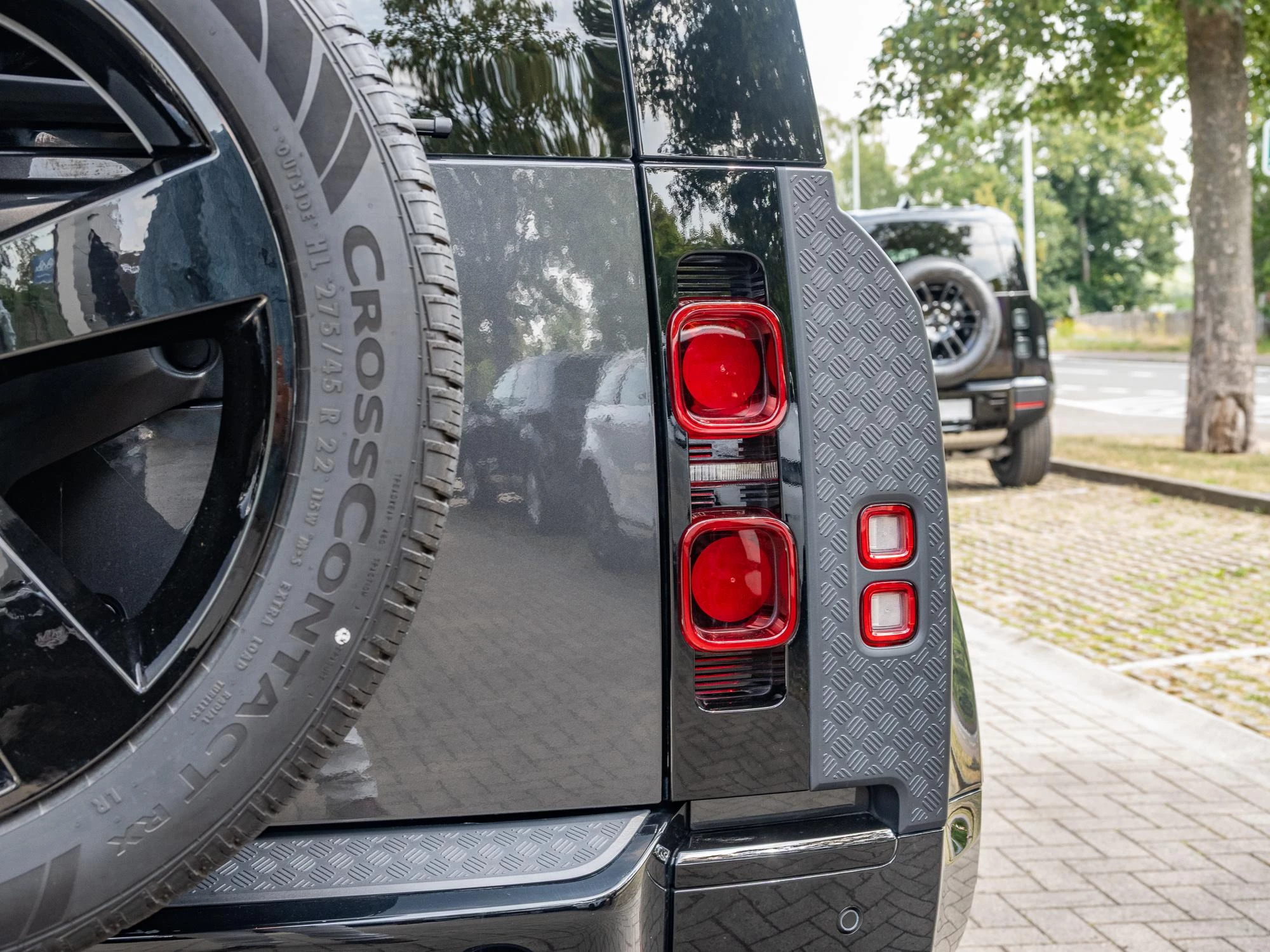 Land Rover Defender 110 D300 X-Dynamic HSE
