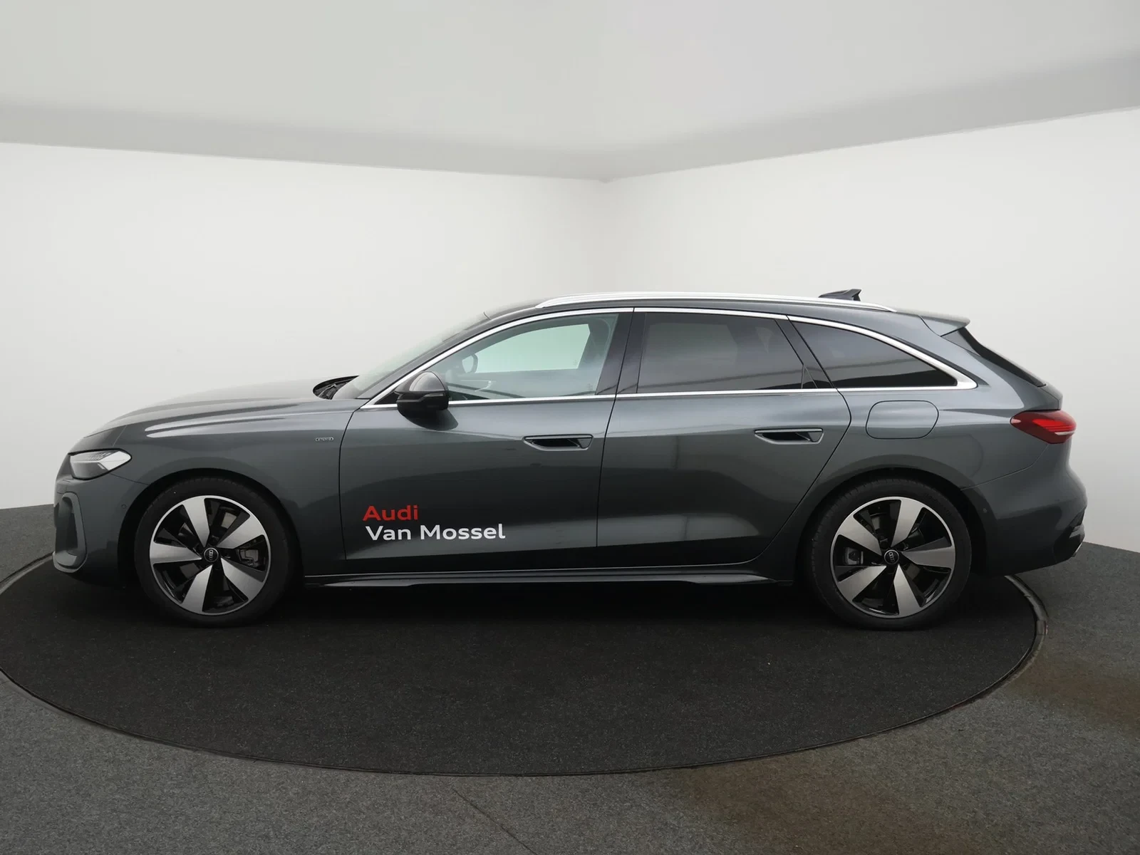 Audi A5 Avant e-hybrid (PHEV) Audi A5 Avant Corporate S e-hybrid 299PK * DEMO *