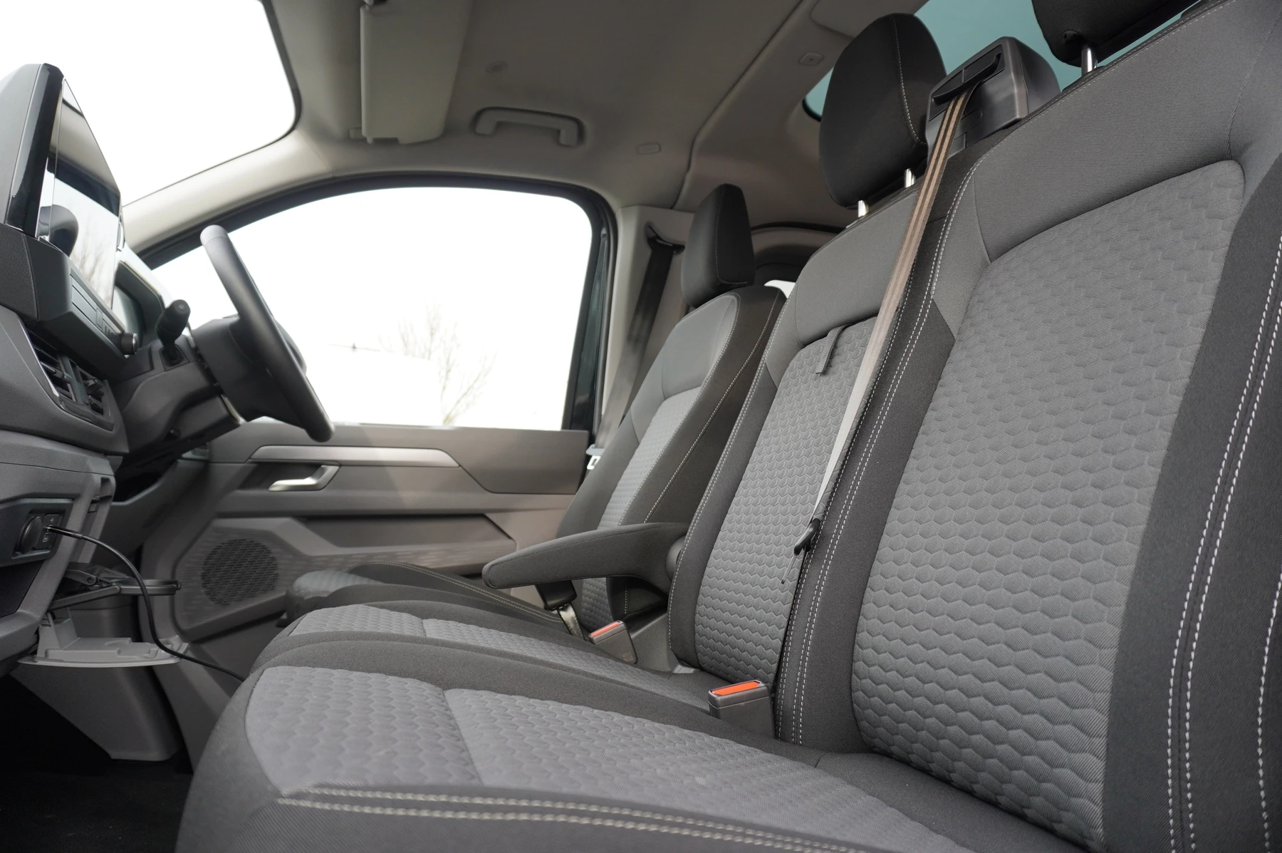 Volkswagen-Transporter-image-7