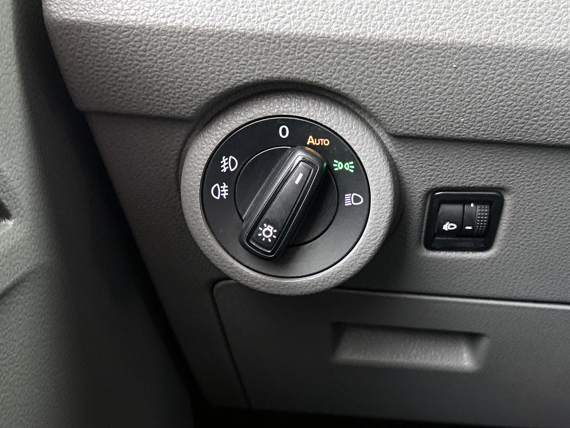Volkswagen-Transporter-image-22