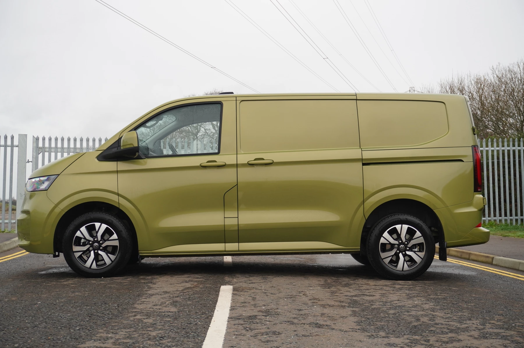 Volkswagen-Transporter-image-16