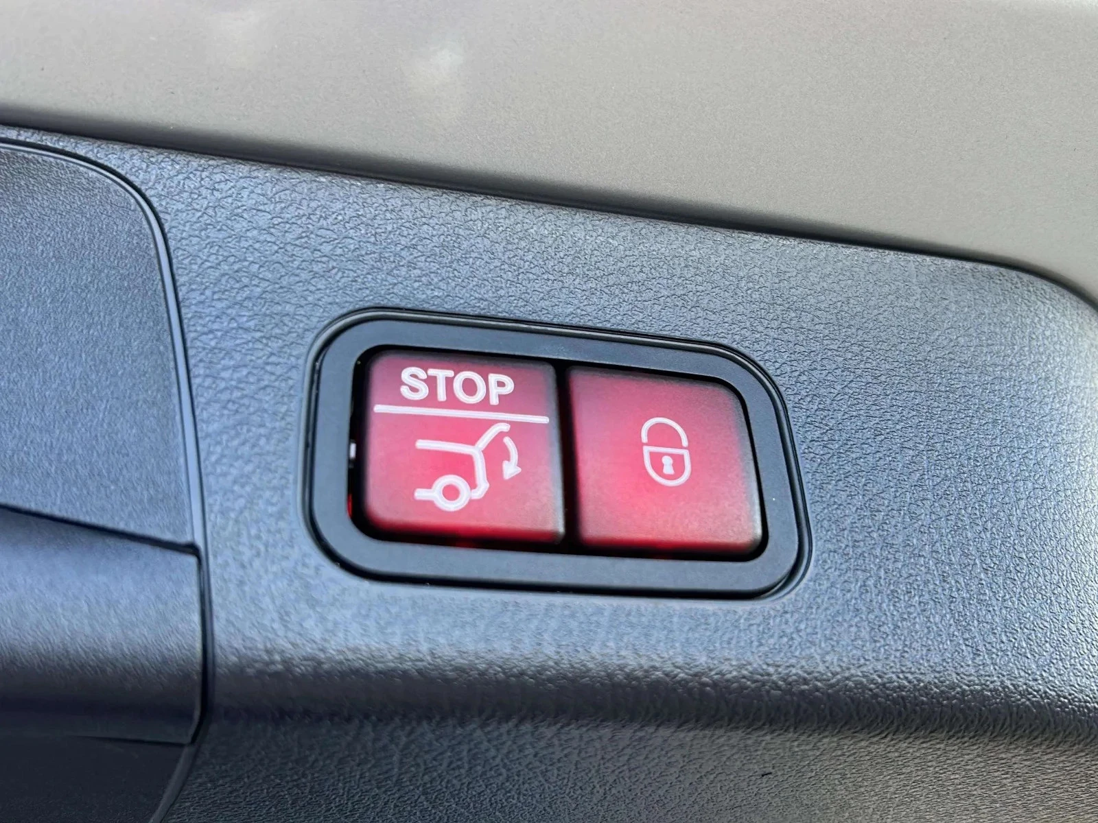 Mercedes-Benz-EQB-image-18