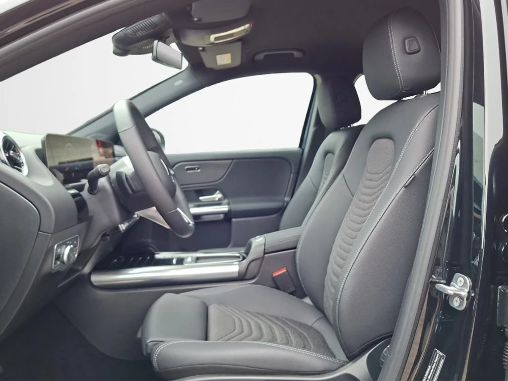 Mercedes-Benz-GLA 200 d-image-19