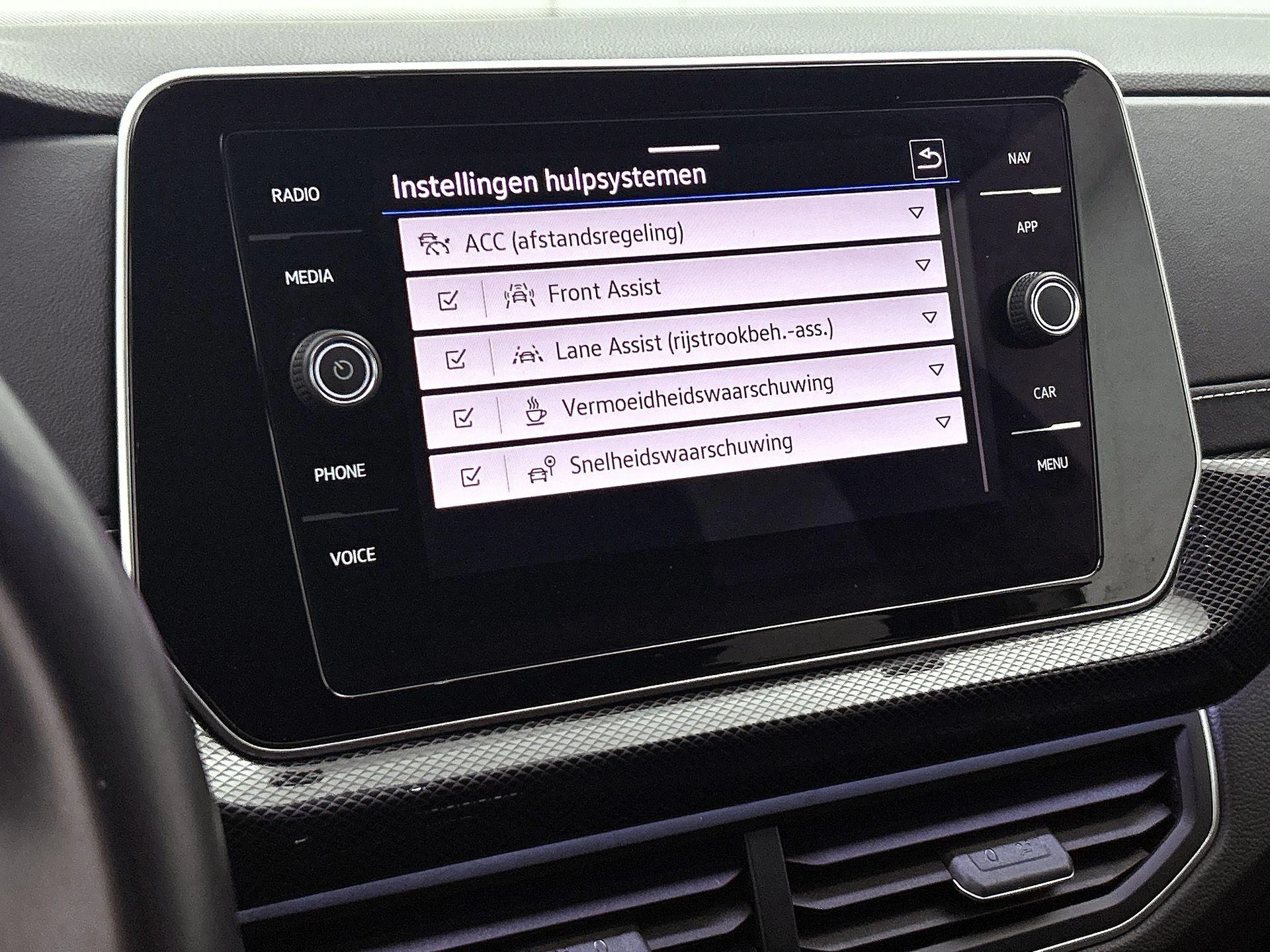 Volkswagen-T-Cross-image-10