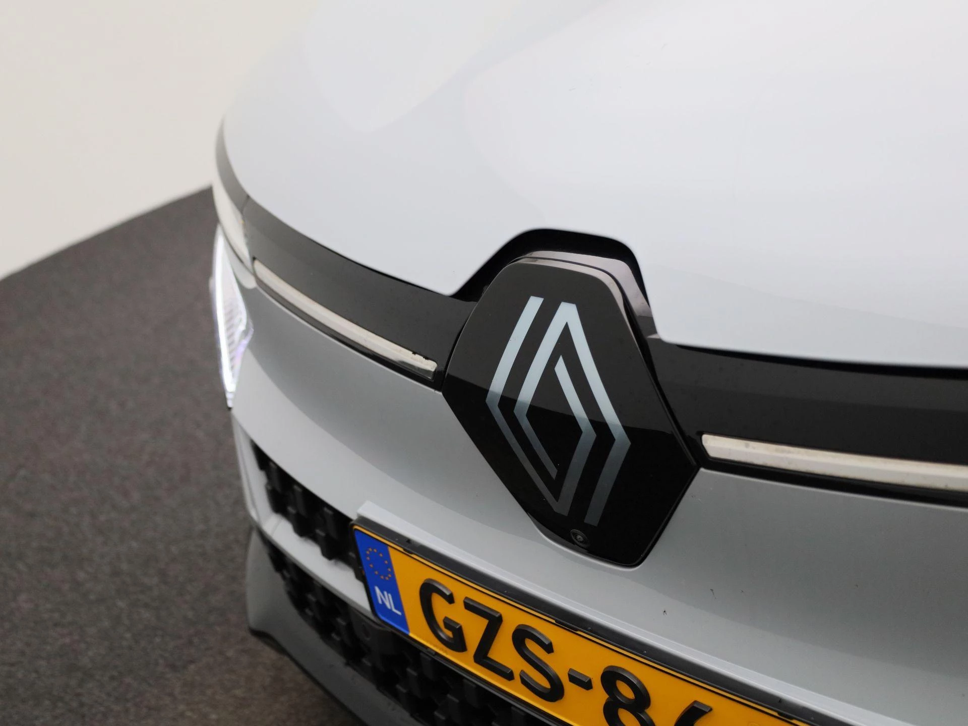 Renault-Megane E-Tech-image-32