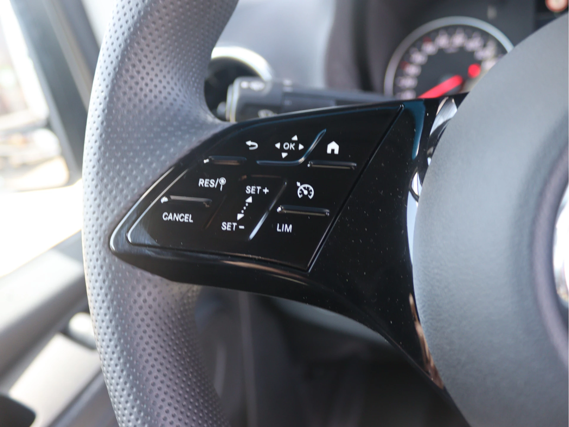 Mercedes-Benz-Sprinter-image-7