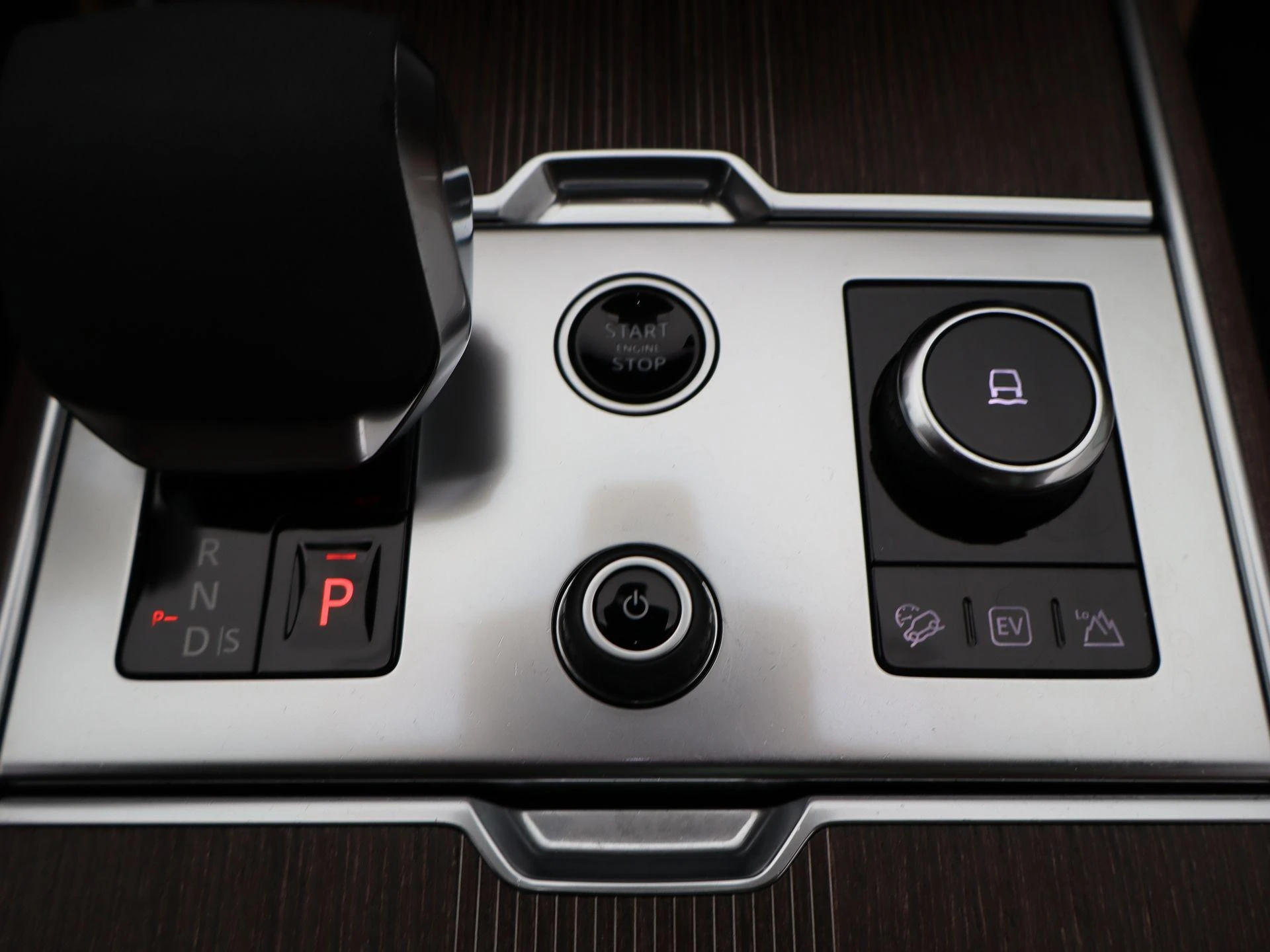 Land Rover-Range Rover-image-19
