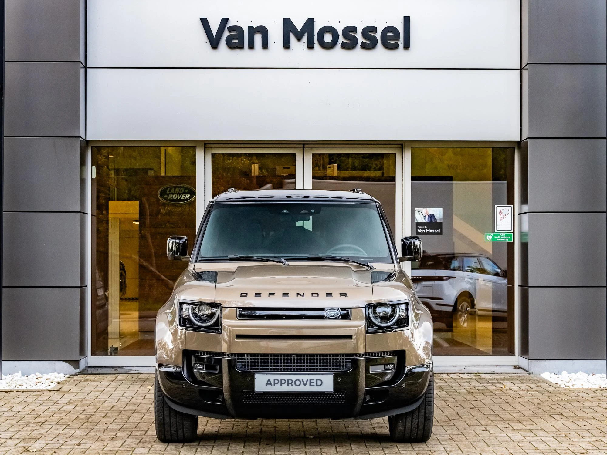 Land Rover-Defender-image-1