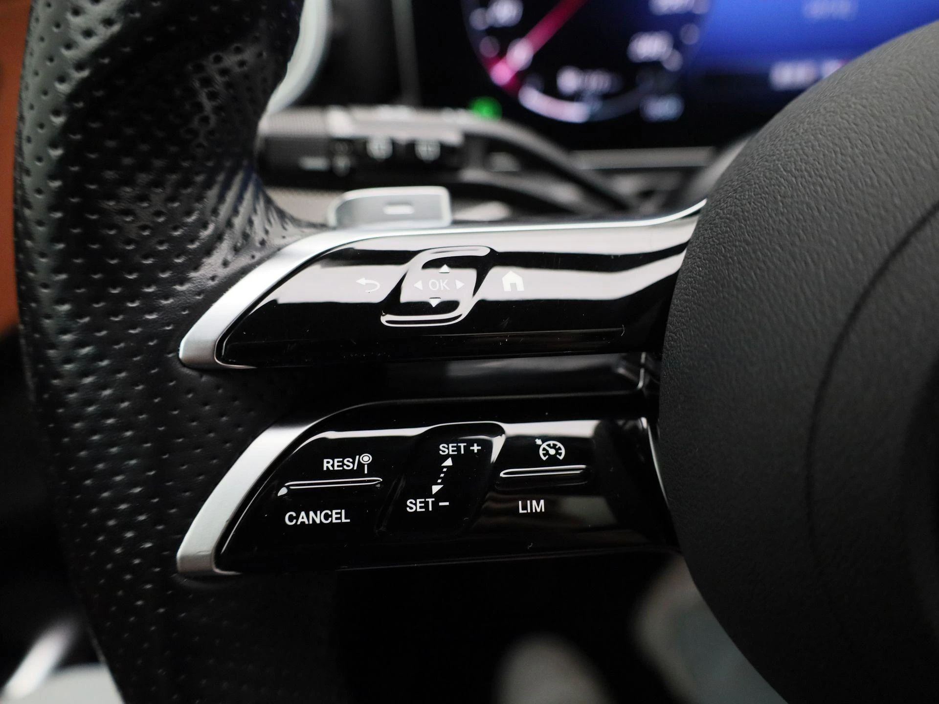 Mercedes-Benz-C-Klasse-image-20