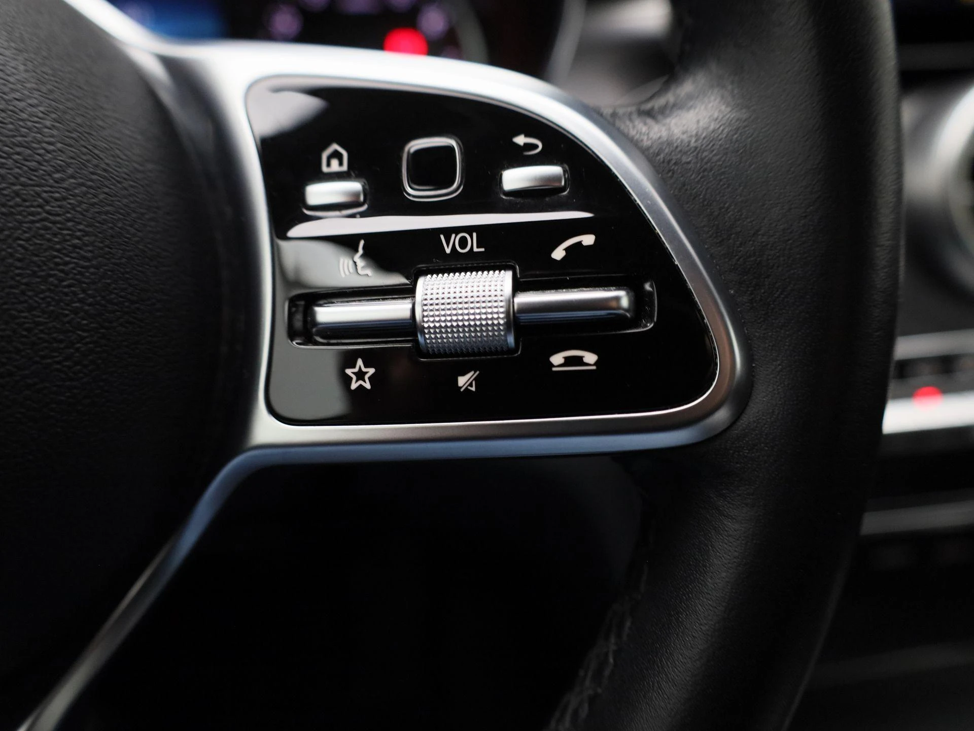 Mercedes-Benz-C-Klasse-image-16