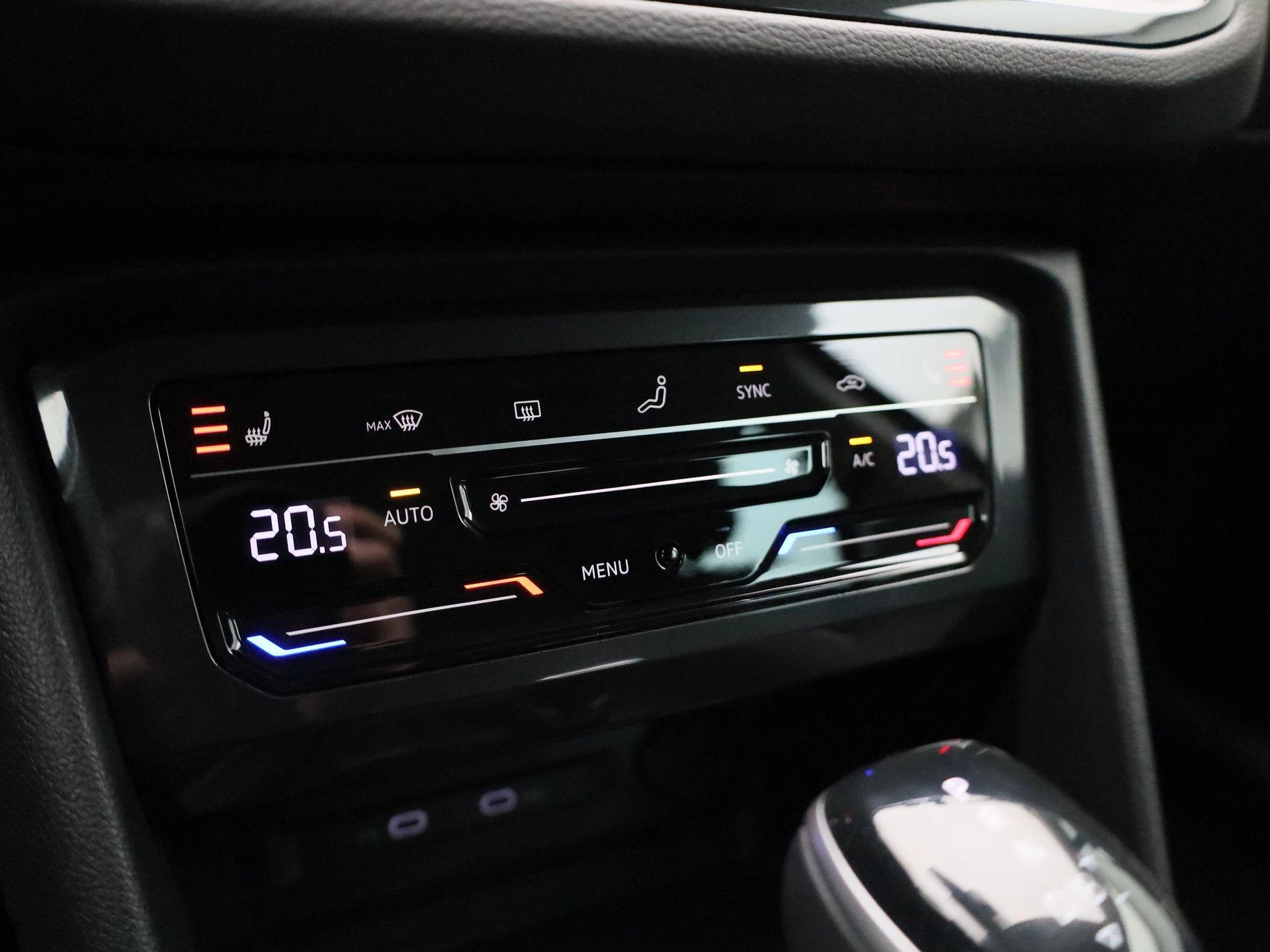Volkswagen-Tiguan-image-27