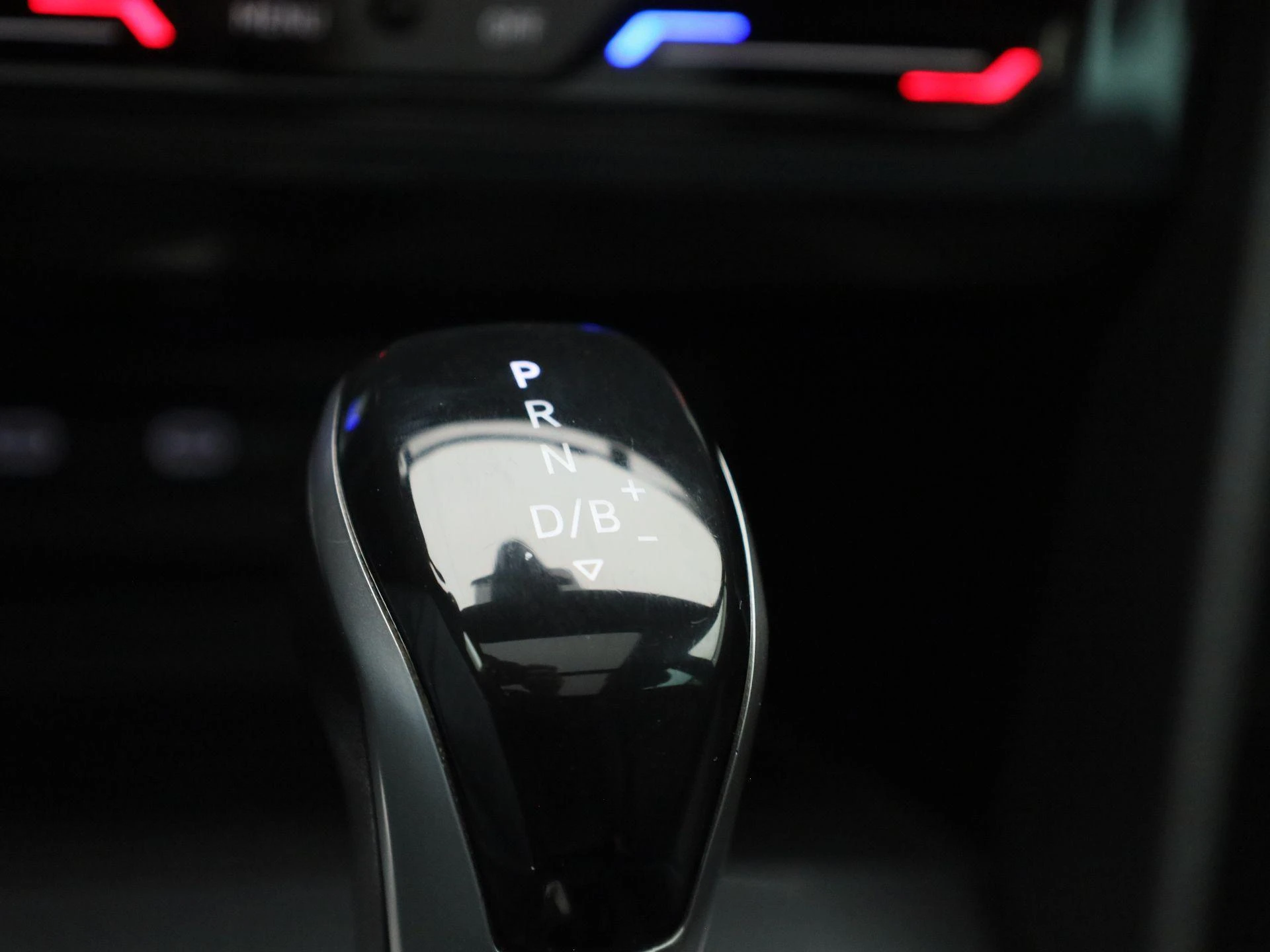 Volkswagen-Tiguan-image-20