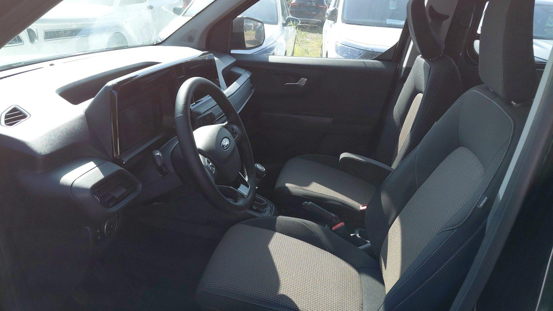 Ford-Tourneo Courier-image-8