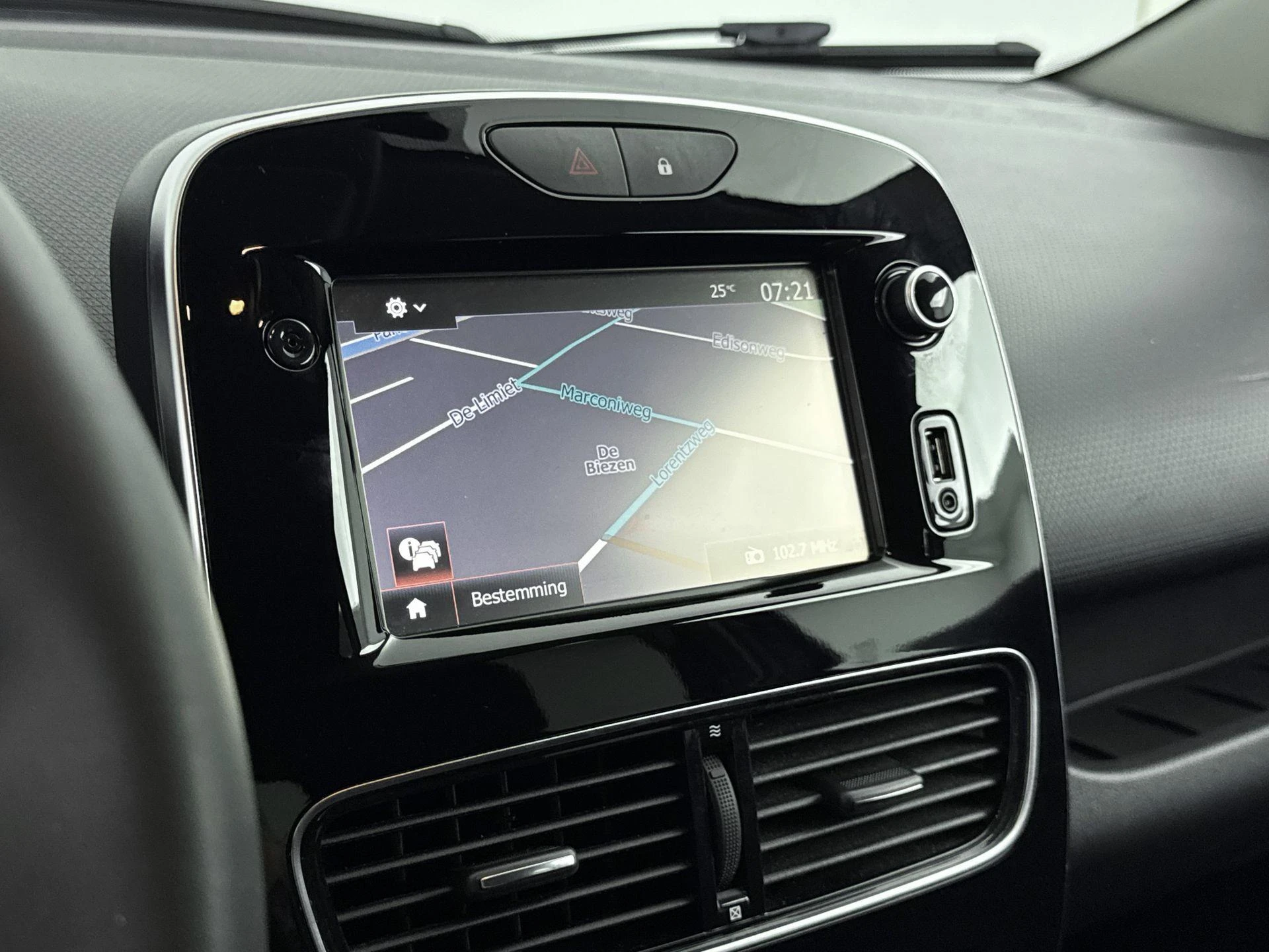 Renault-Clio-image-14
