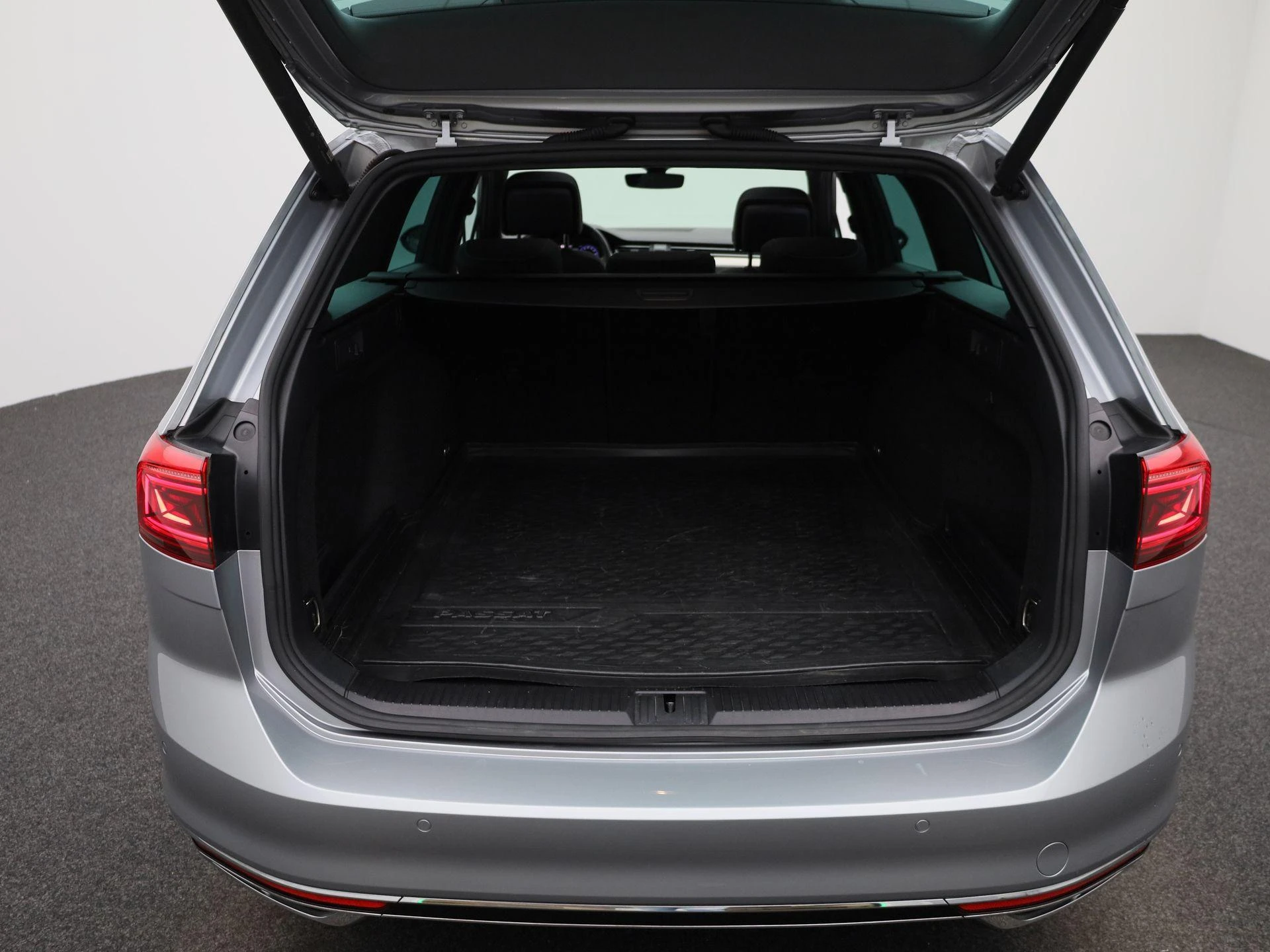 Volkswagen-Passat-image-11