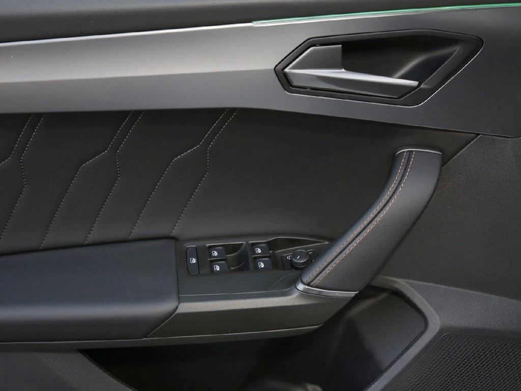 CUPRA Leon Sportstourer 2.0 TSI DSG VZ 19'ACC Full Link DAB LED