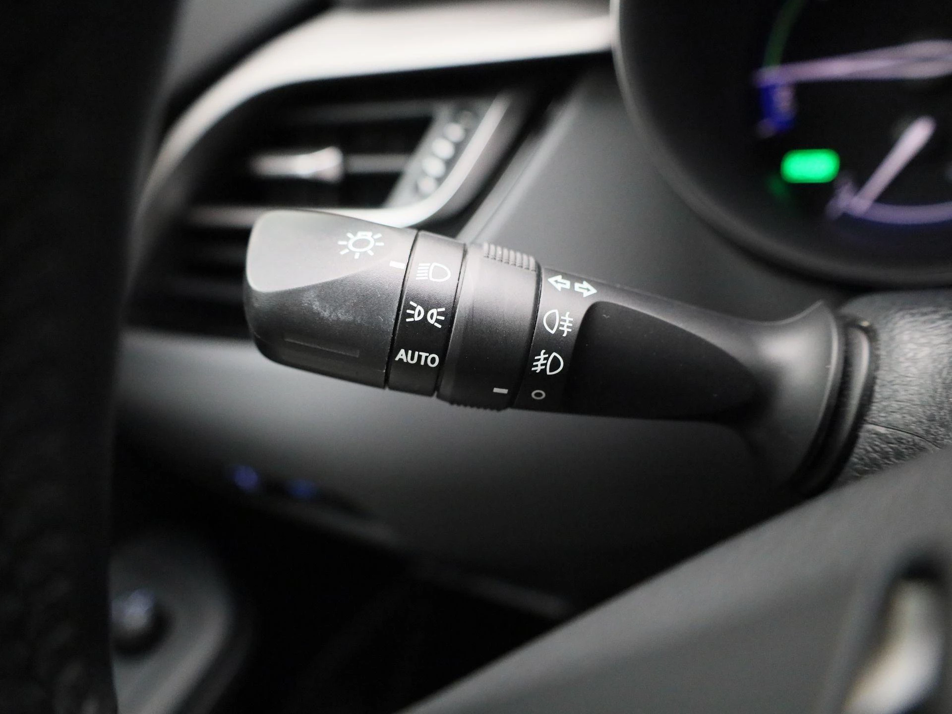 Toyota-C-HR-image-22