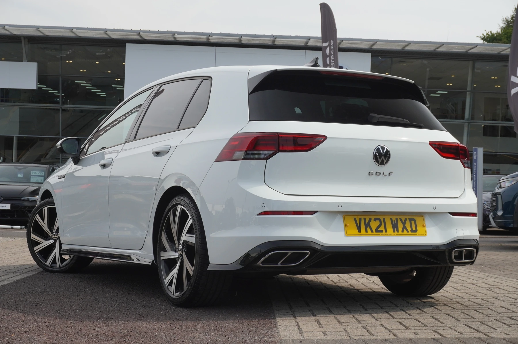 Volkswagen-Golf-image-2