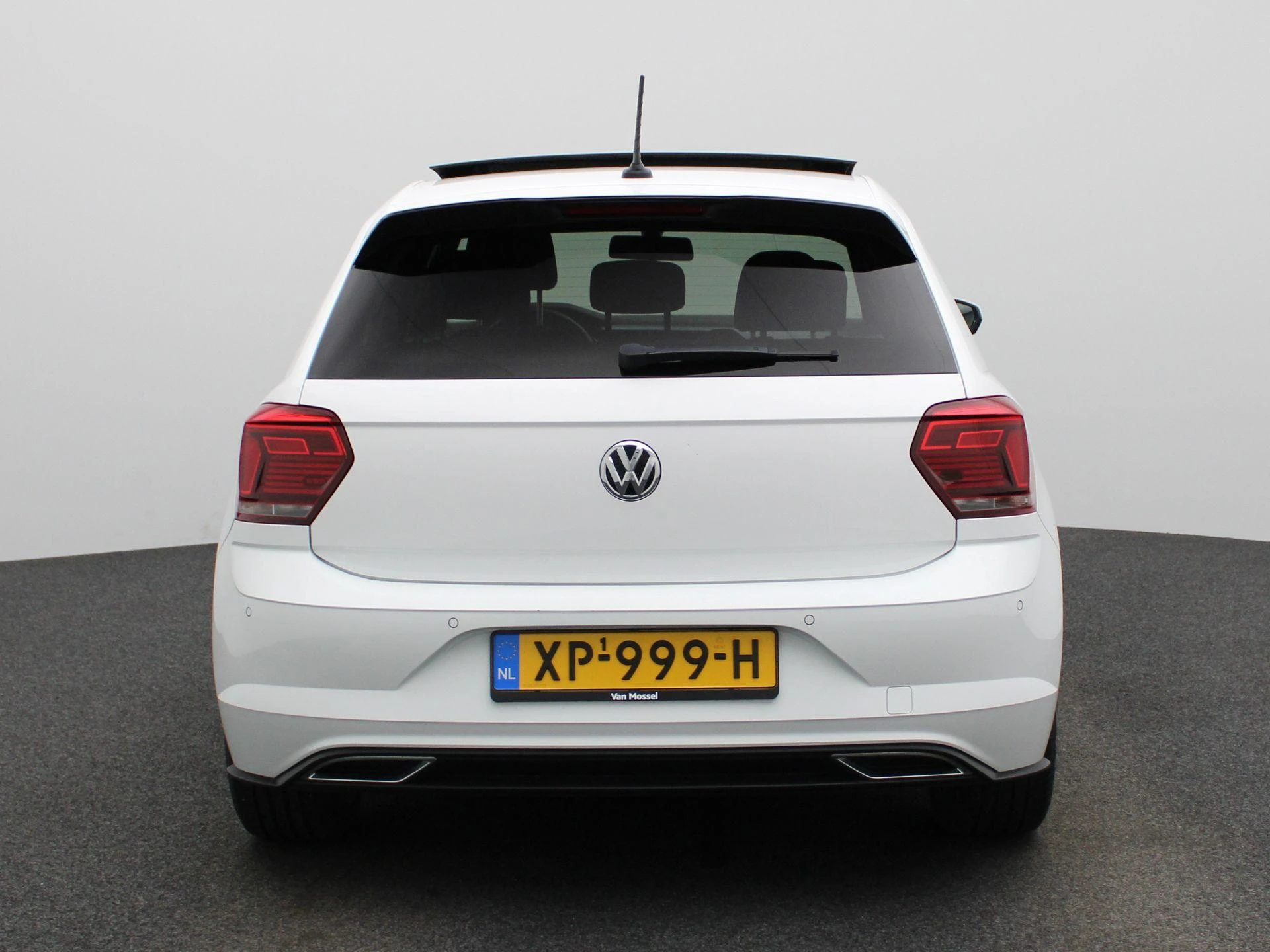 Volkswagen-Polo-image-4
