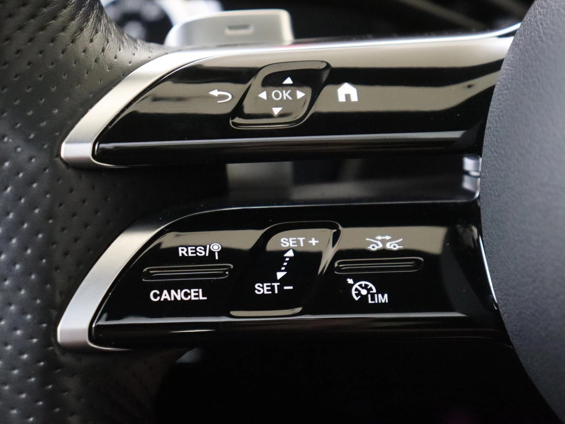 Mercedes-Benz-E-Klasse-image-14