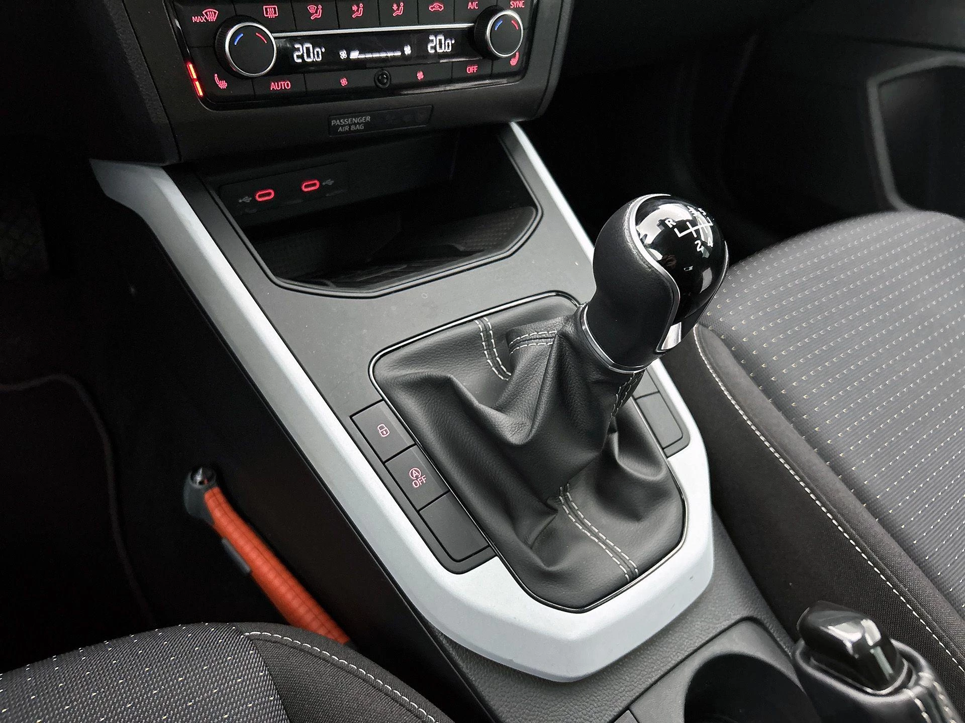 SEAT-Arona-image-20