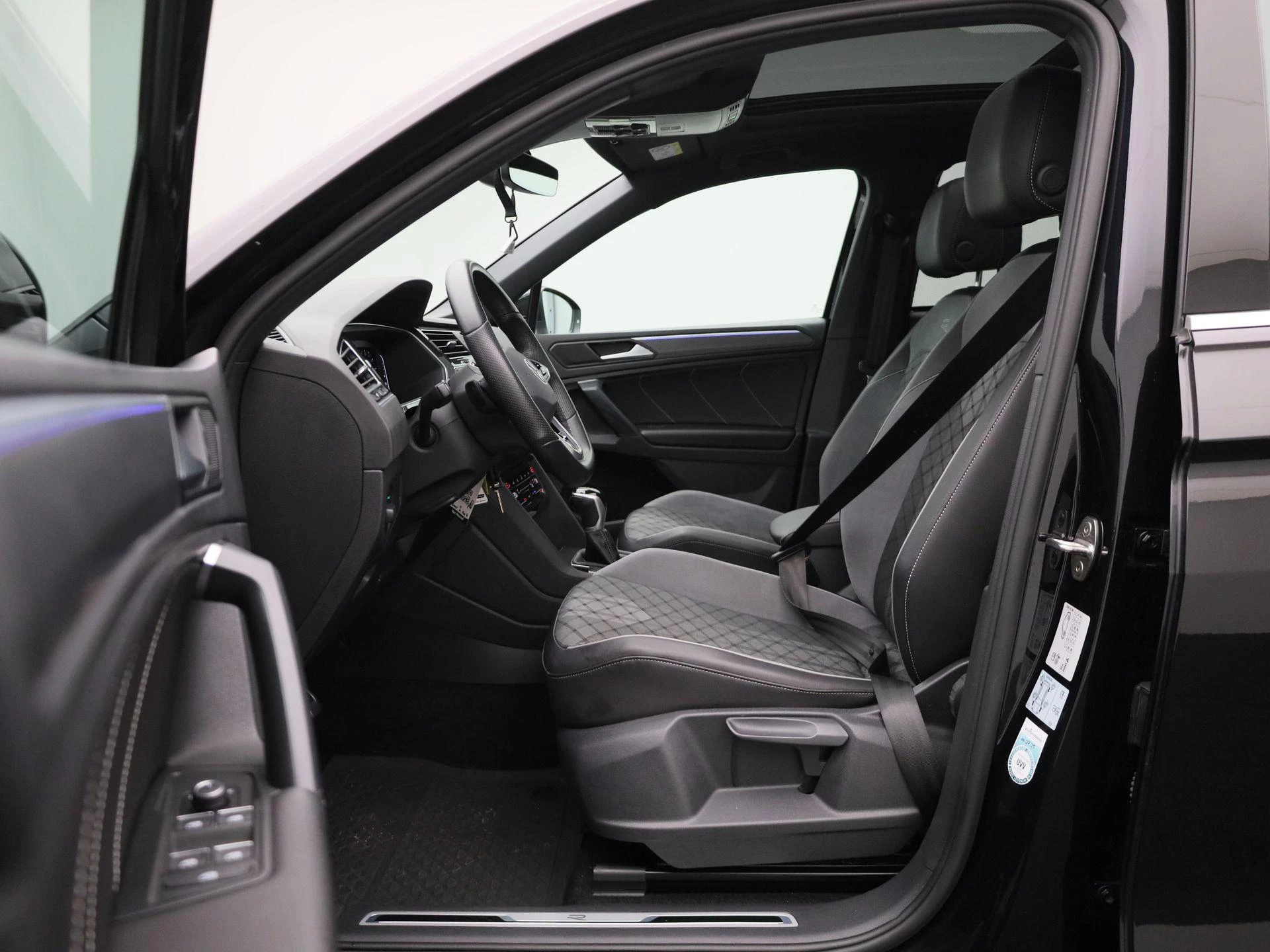 Volkswagen-Tiguan-image-10