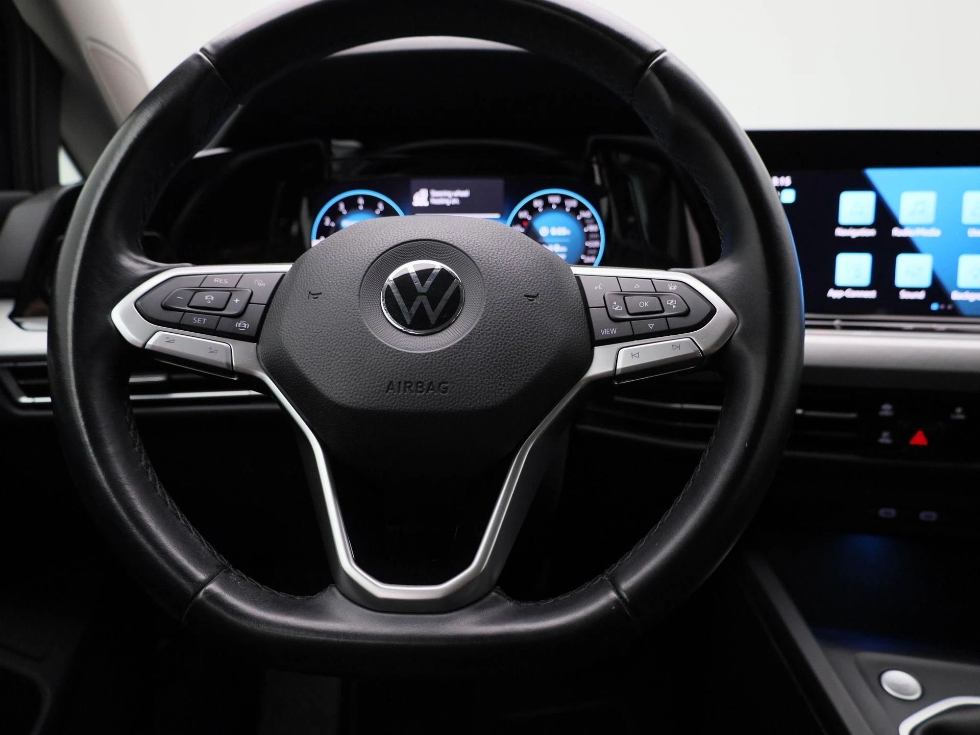 Volkswagen-Golf-image-6