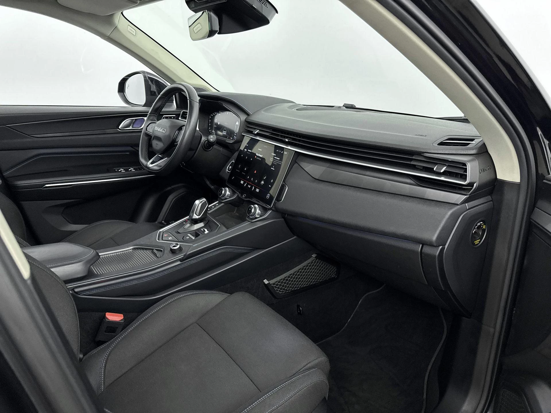 Lynk & Co-01-image-15