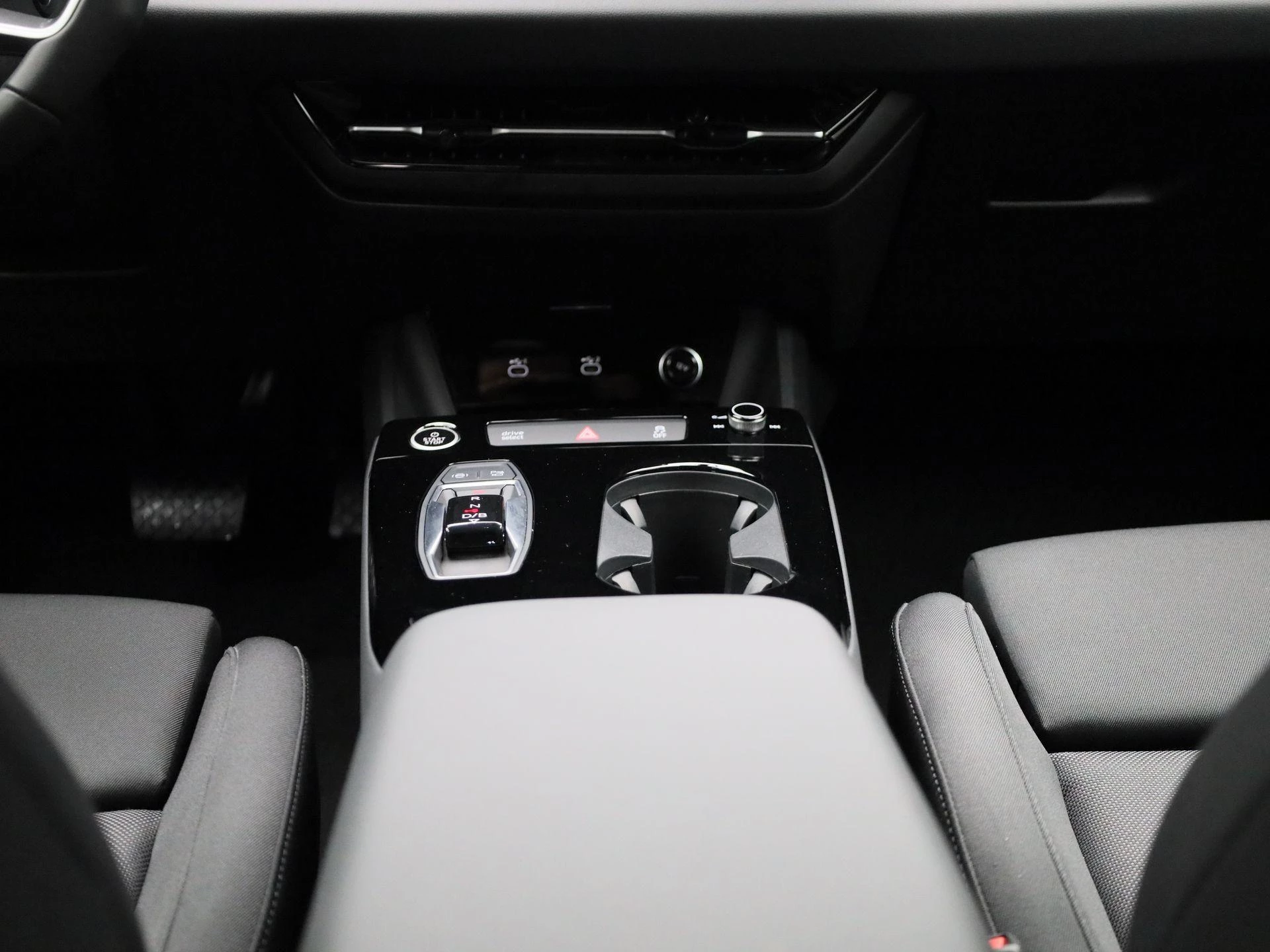 Audi-Q6 e-tron-image-9