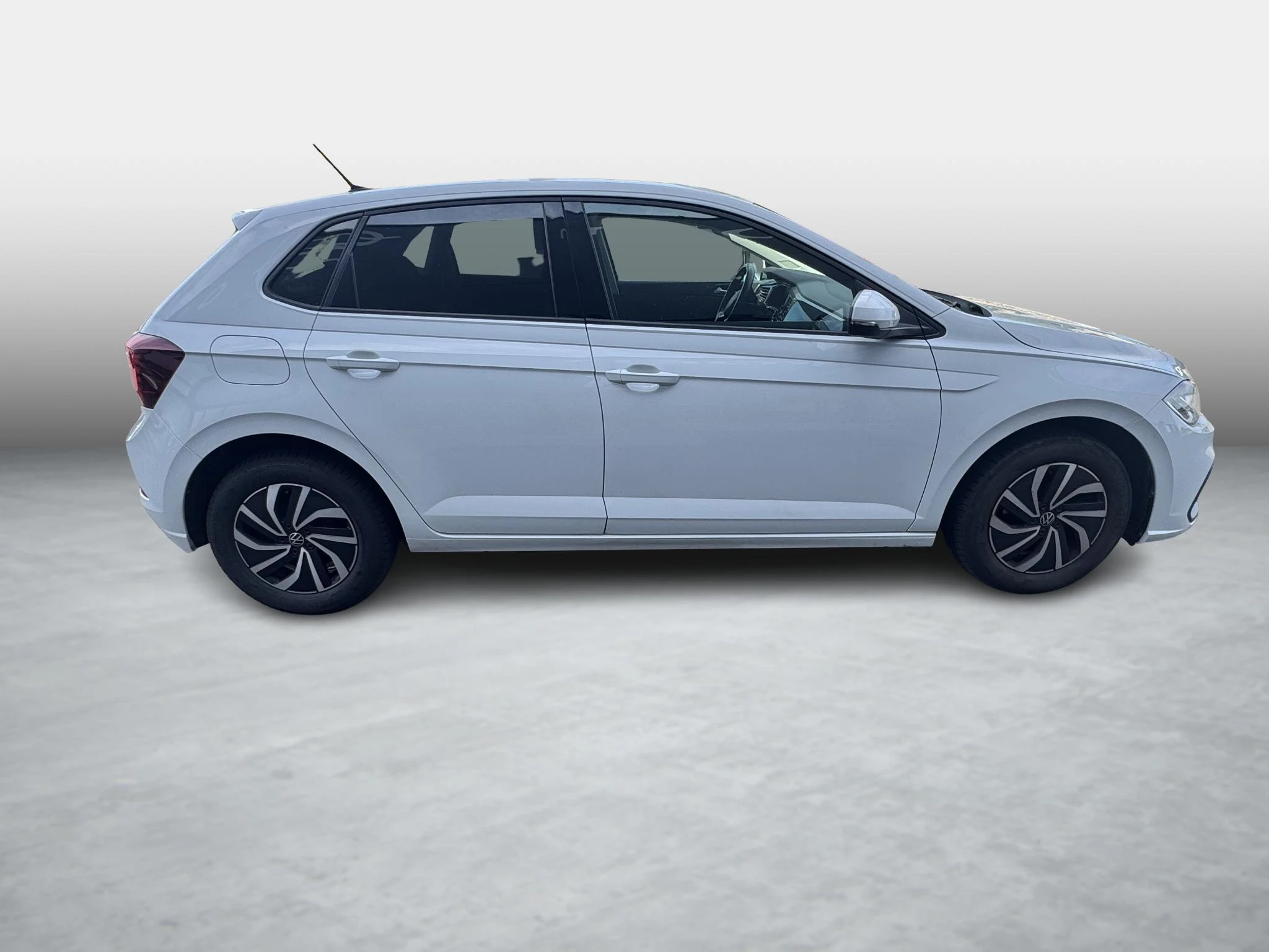 Volkswagen-Polo-image-5