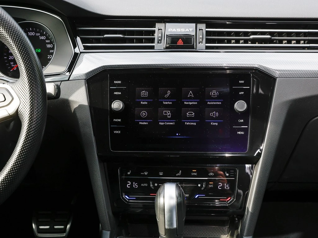 Volkswagen-Passat-image-10