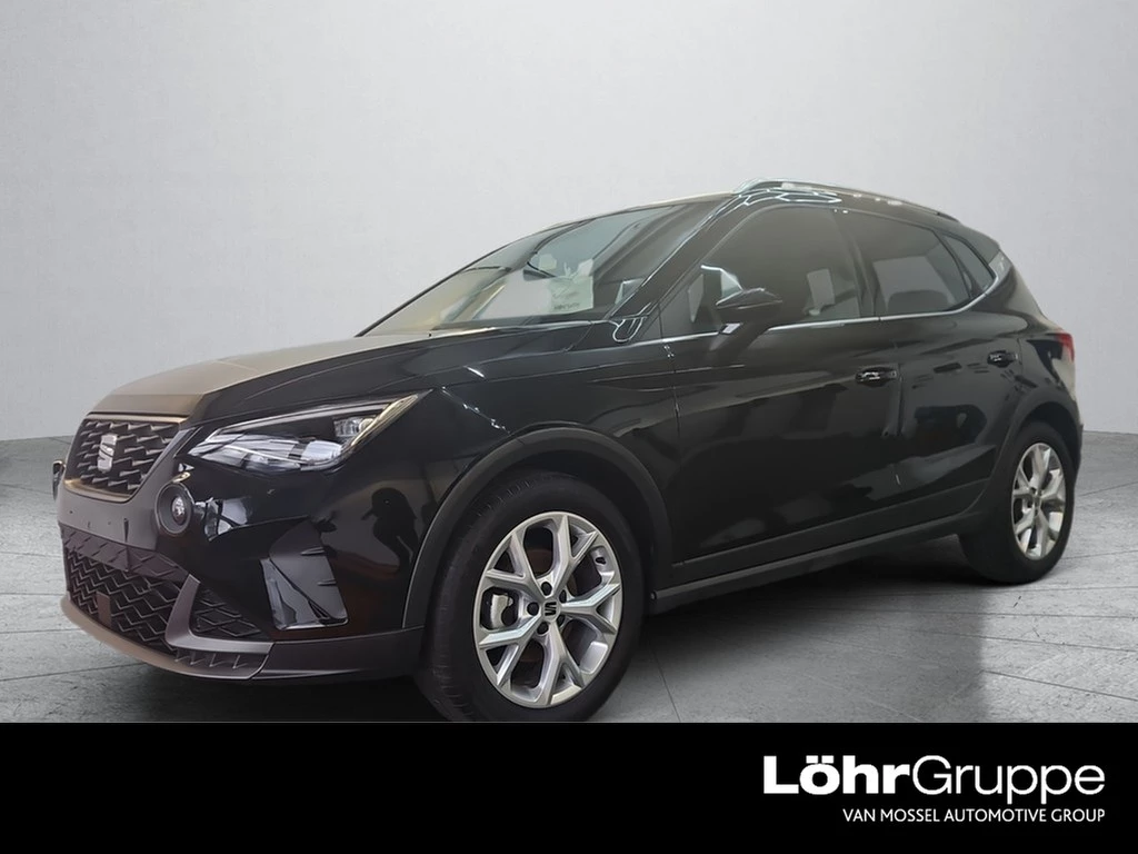 SEAT-Arona-image-0
