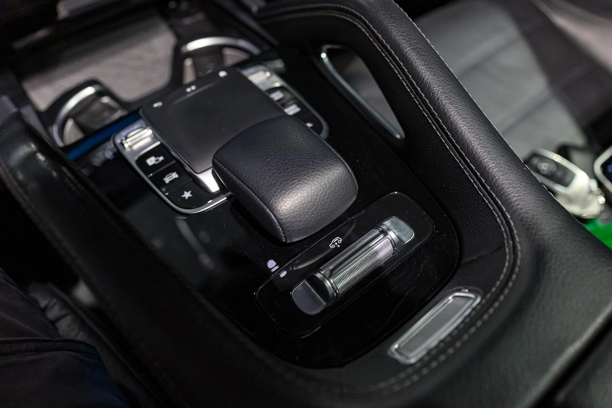 Mercedes-Benz-GLS-image-53